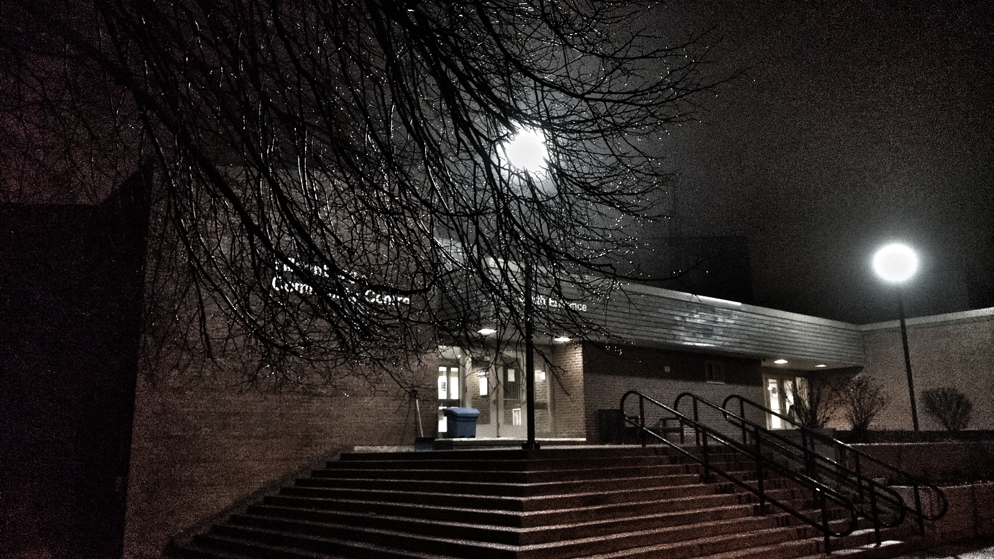 Motorola XT1563 sample photo. Night photography