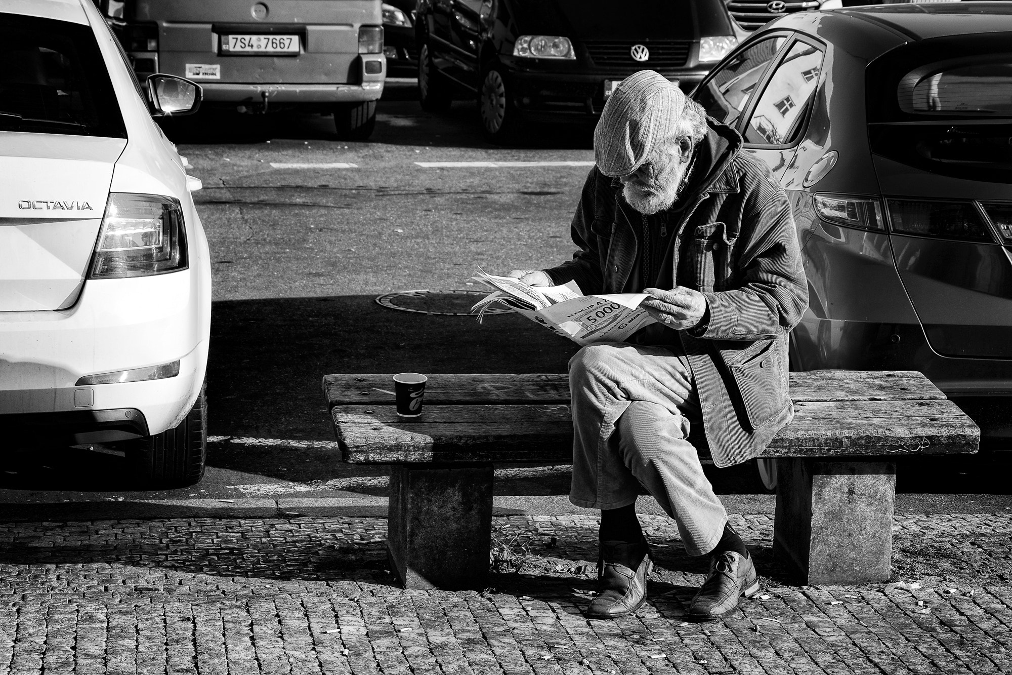 Sigma 120-400mm F4.5-5.6 DG OS HSM sample photo. Coffee and newspapers photography