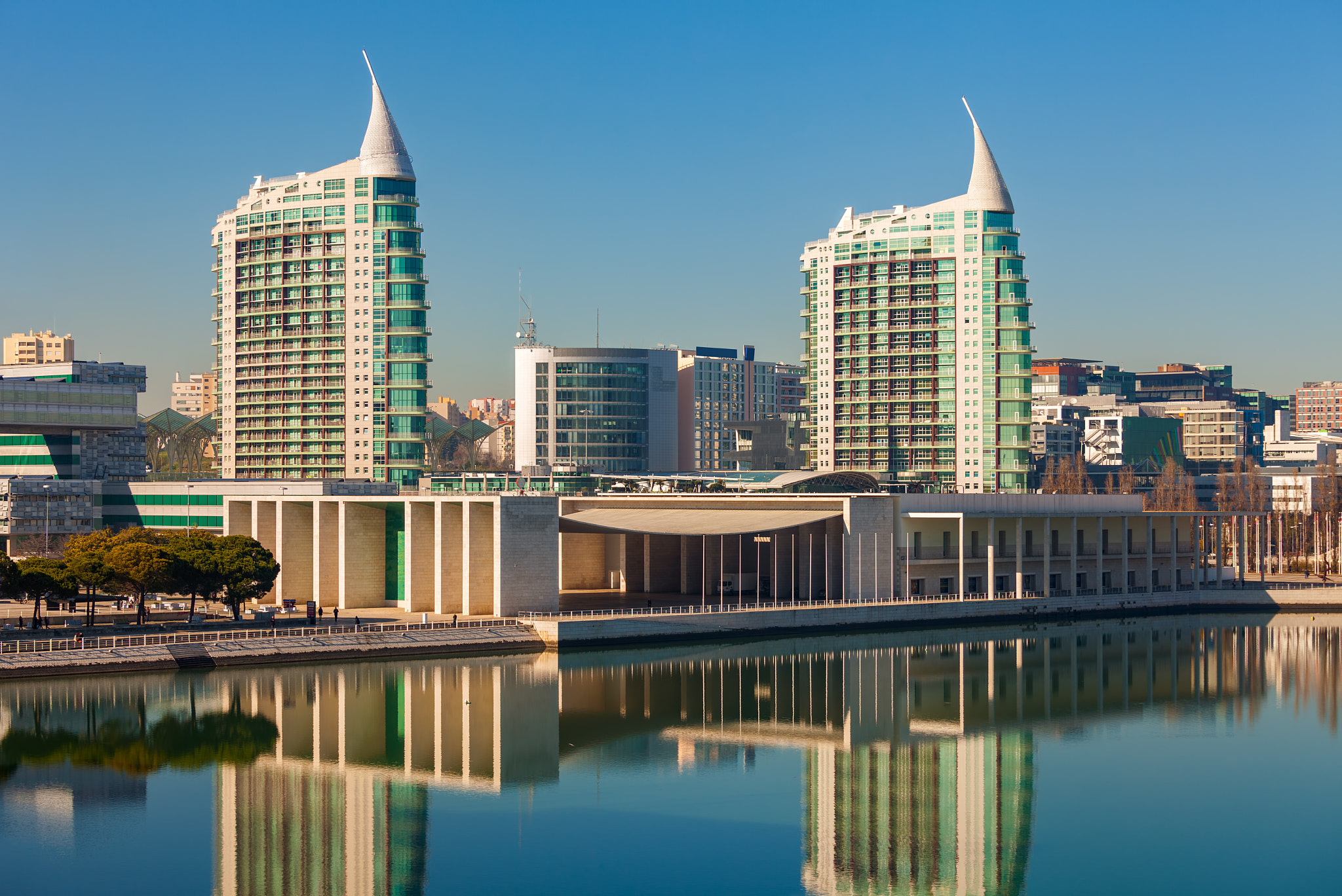 Canon EF 70-200mm F4L IS USM sample photo. Modern buildings in lisbon. photography