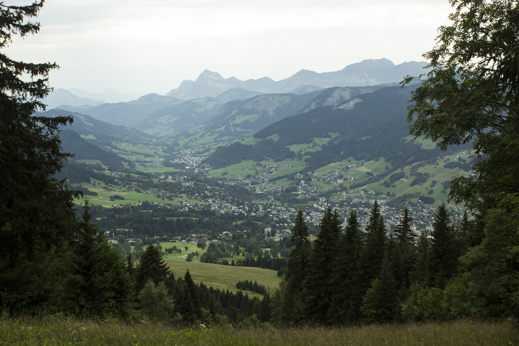 Canon EF-S 18-55mm F3.5-5.6 IS sample photo. Hills megeve photography