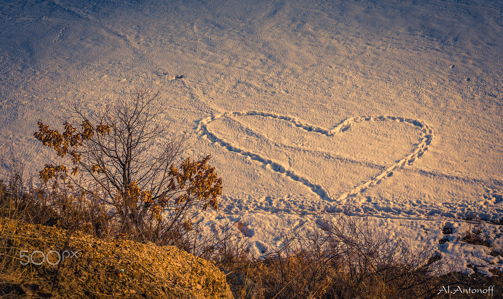 Tamron SP AF 17-50mm F2.8 XR Di II LD Aspherical (IF) sample photo. Heart on the snow photography