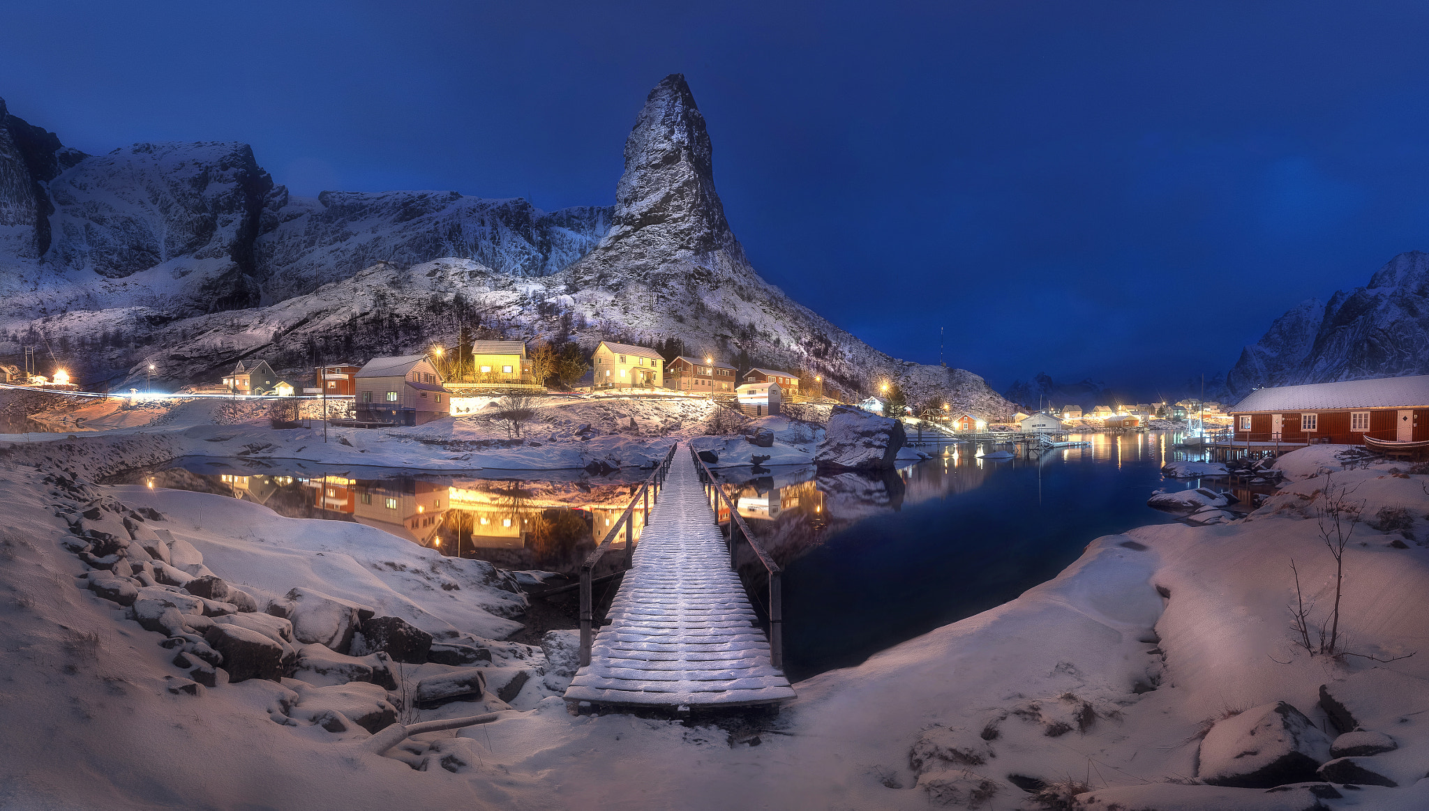 Nikon AF-S Nikkor 16-35mm F4G ED VR sample photo. Nightwacth photography