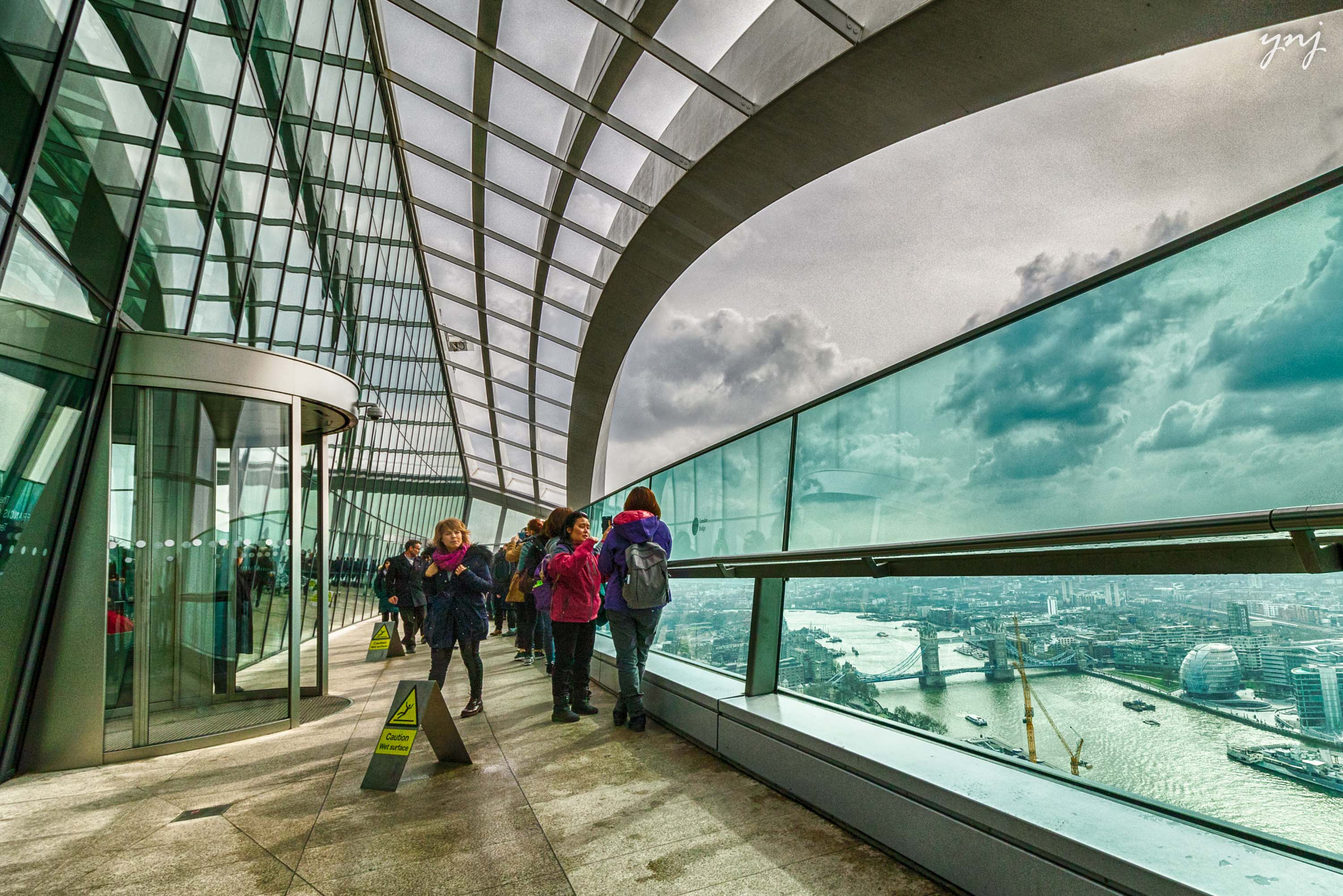 Canon EOS 7D Mark II + Canon EF-S 10-18mm F4.5–5.6 IS STM sample photo. Perspective atop london photography