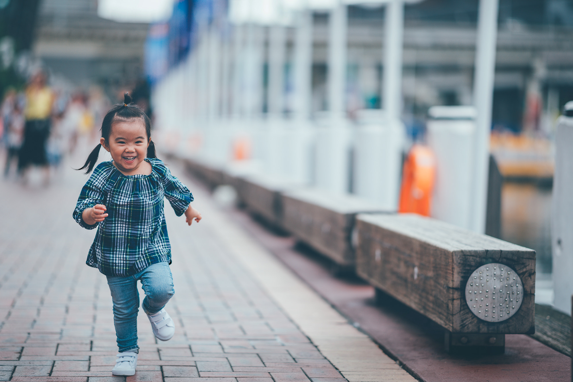 Nikon D800E + Nikon AF-S Nikkor 35mm F1.8G ED sample photo. Running smile photography