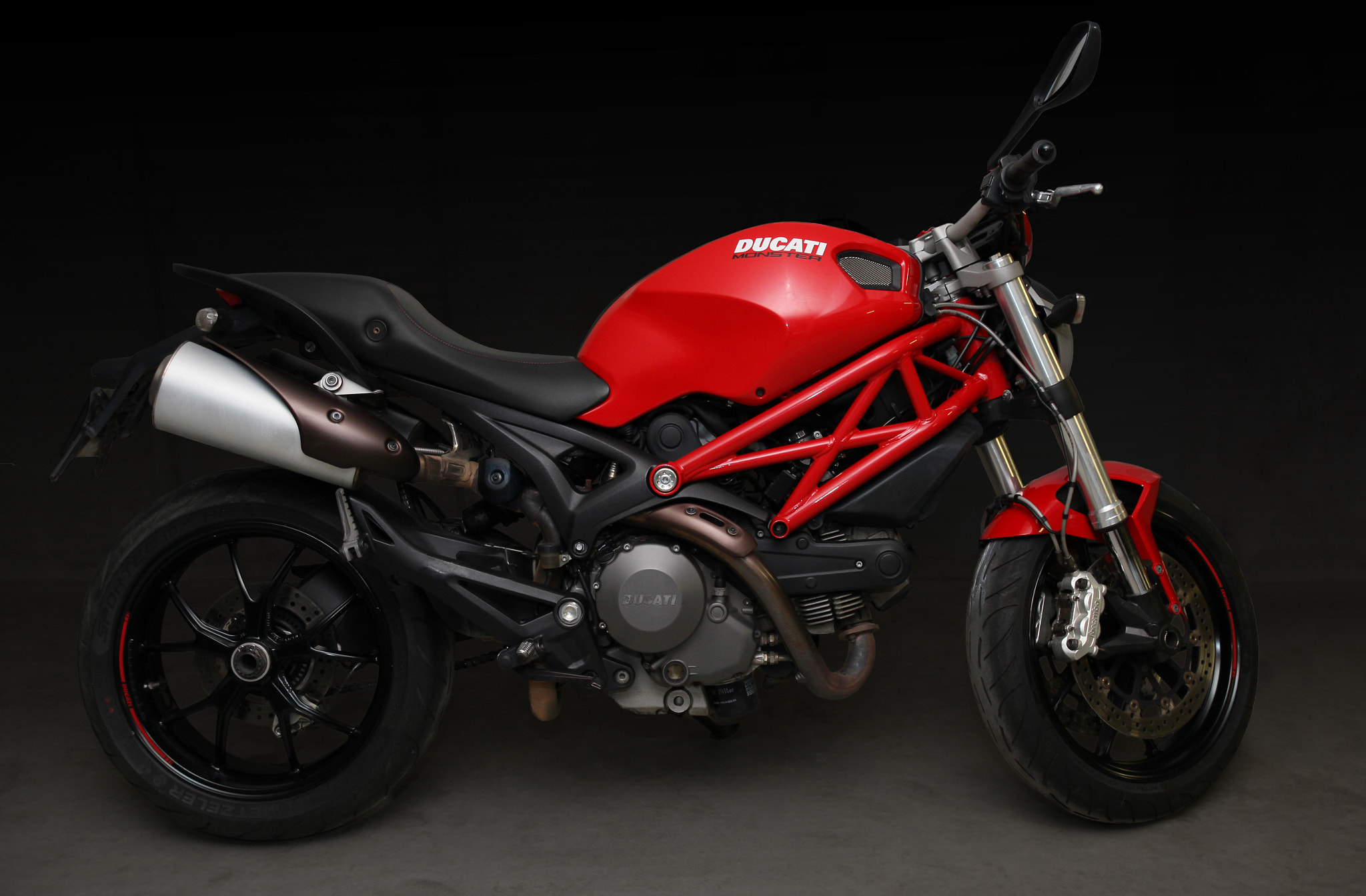 Canon EOS 60D sample photo. Ducati 796 monster photography