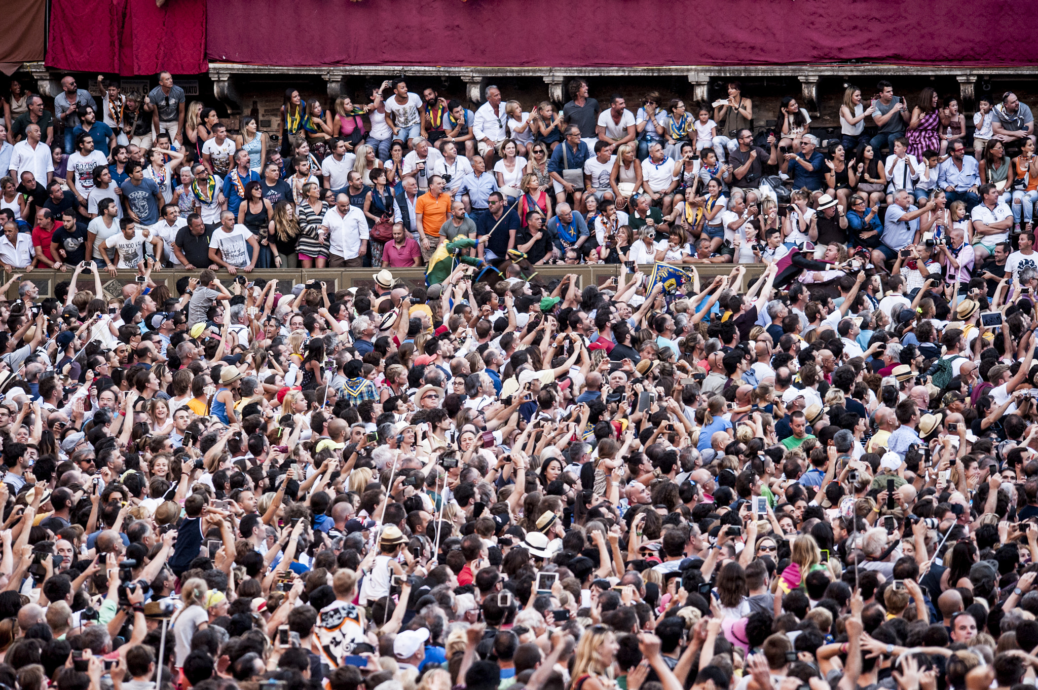 Nikon D700 sample photo. "palio di siena". ride the wave photography