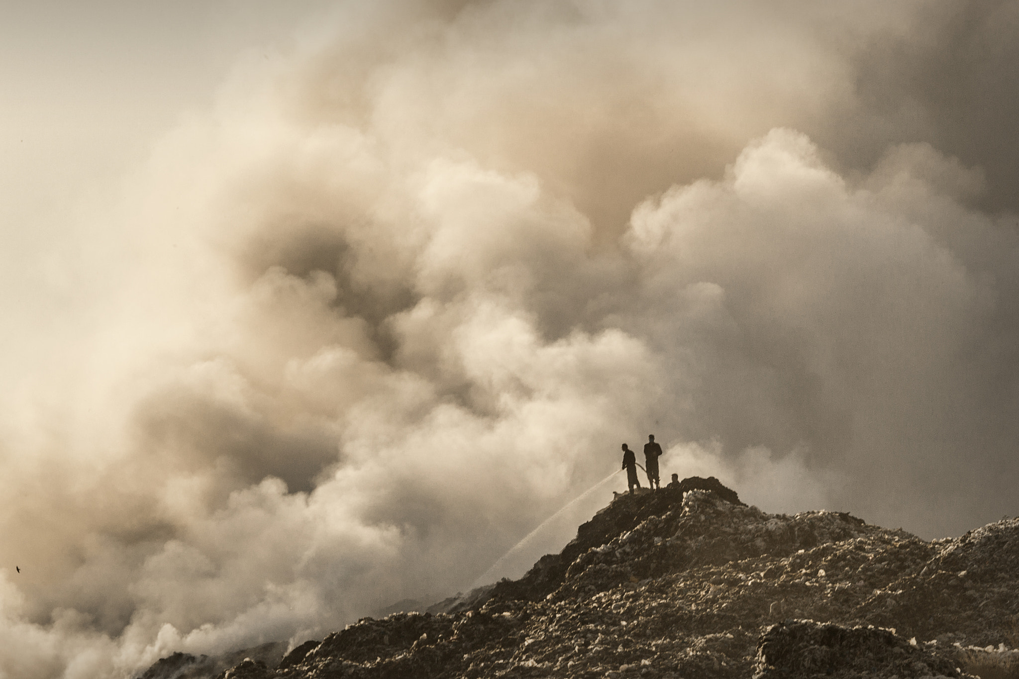 Canon EOS 60D + Canon EF 70-200mm F4L USM sample photo. Garbage mountain on fire photography