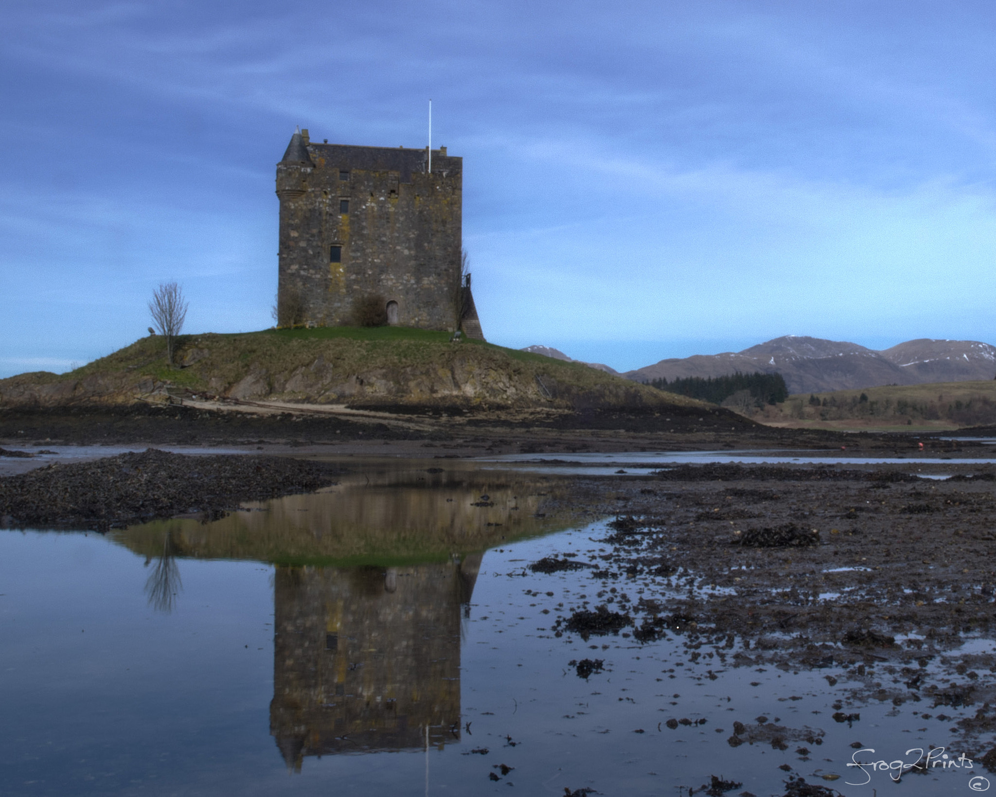 Olympus E-5 + Olympus Zuiko Digital ED 12-60mm F2.8-4.0 SWD sample photo. Castle stalker reflection photography