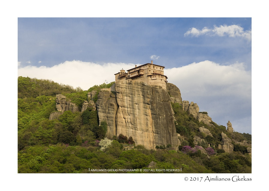 Canon EOS 760D (EOS Rebel T6s / EOS 8000D) + Canon EF-S 18-135mm F3.5-5.6 IS sample photo. Rousano monastery at meteora photography