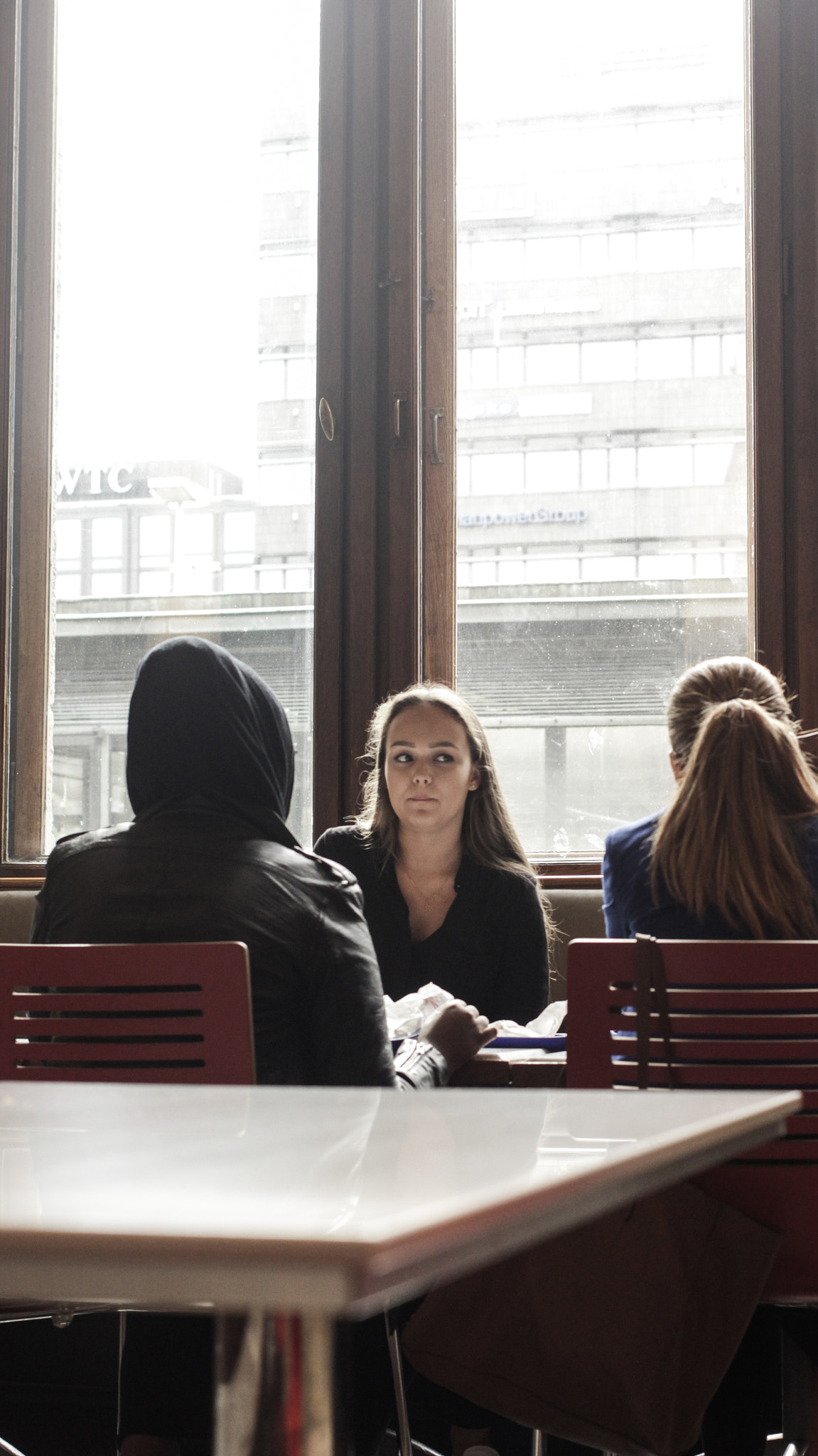 Canon EOS 60D + Canon EF 40mm F2.8 STM sample photo. A girl in a cafe photography