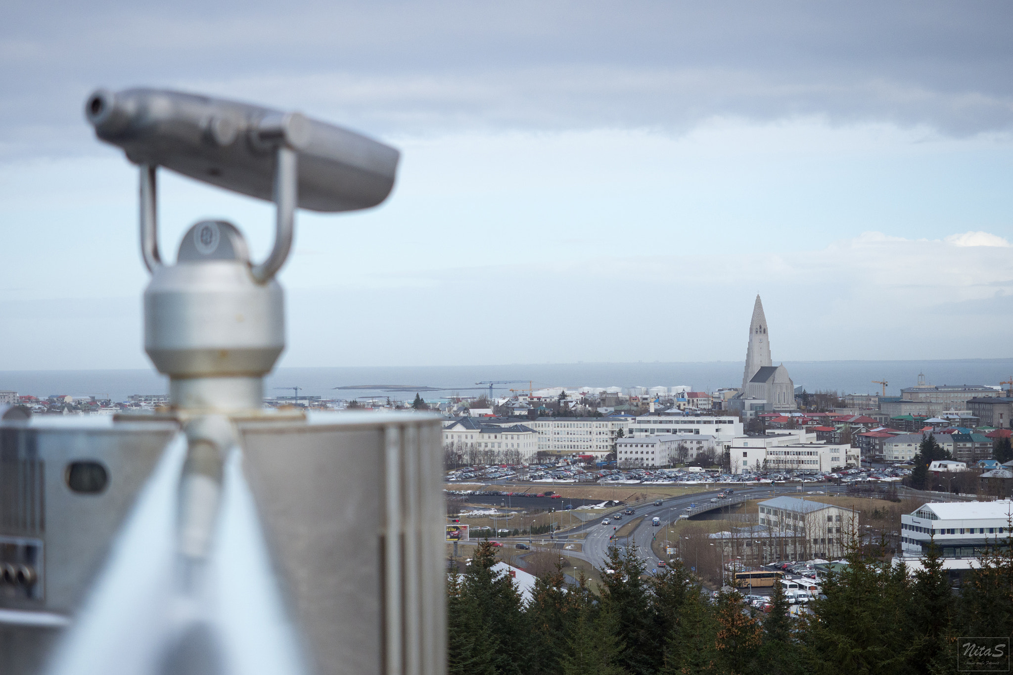 Olympus OM-D E-M1 Mark II + Olympus M.Zuiko Digital ED 12-40mm F2.8 Pro sample photo. Looking to reykjavik photography
