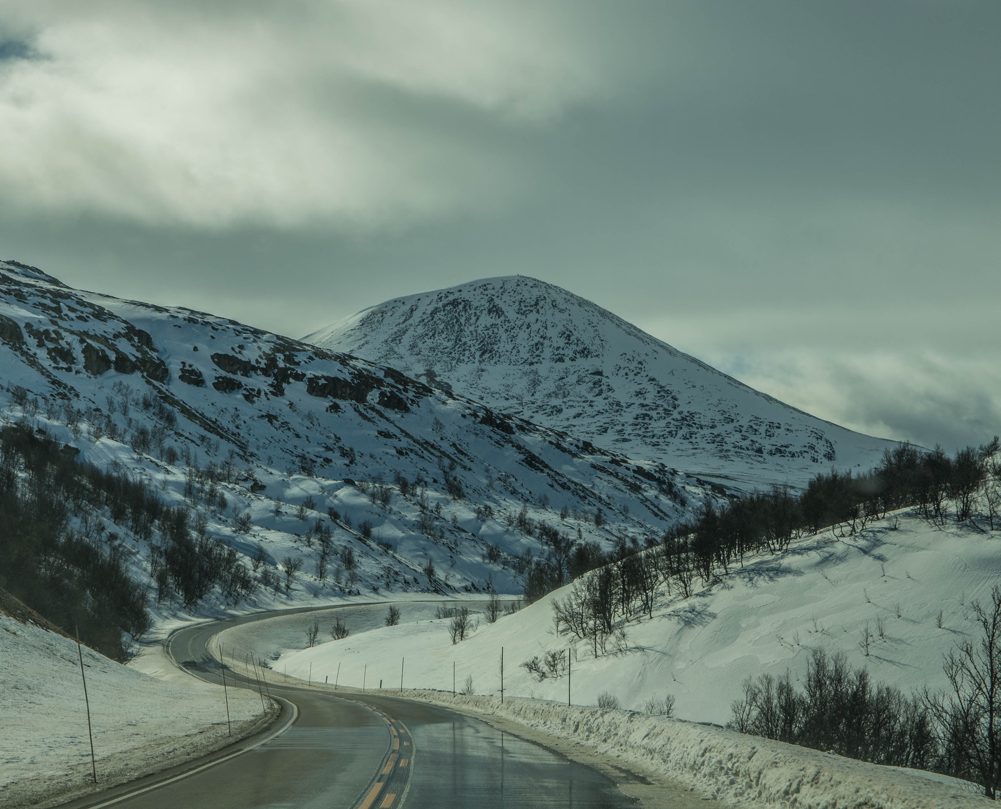 Canon EF-S 17-55mm F2.8 IS USM sample photo. Winter road photography