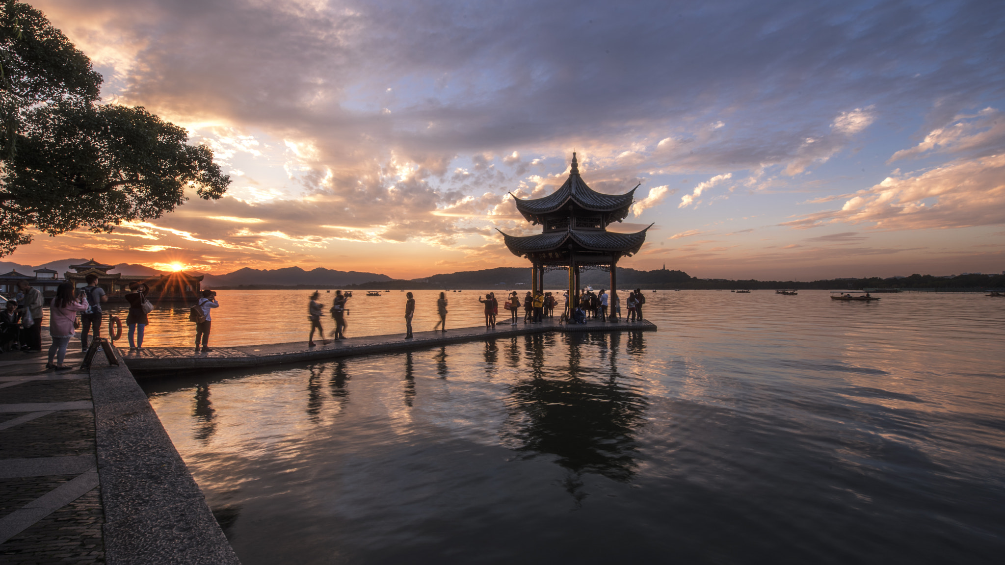 Nikon D750 + Nikon AF-S Nikkor 14-24mm F2.8G ED sample photo. Sunset@west lake photography