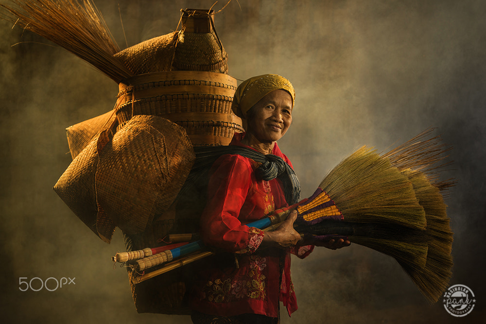 Canon EOS 5DS R sample photo. Brooms and baskets trader photography
