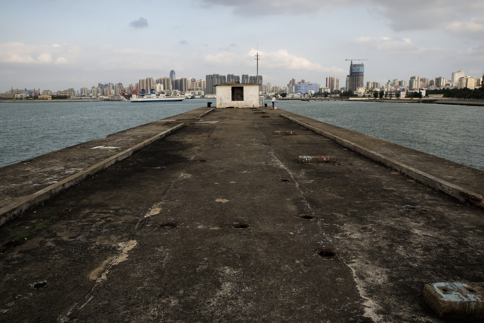Fujifilm XF 18-55mm F2.8-4 R LM OIS sample photo. Road to the city photography