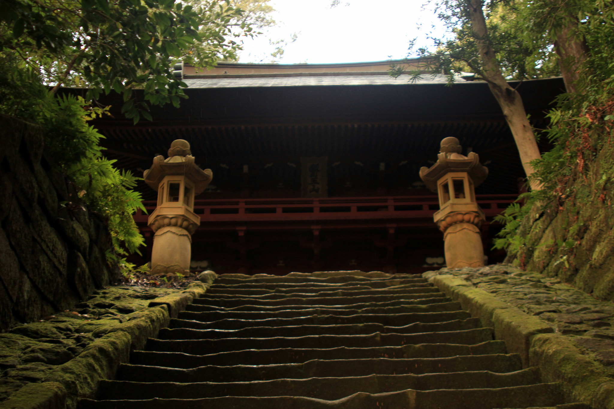 Canon EF 28-105mm f/3.5-4.5 USM sample photo. Temple appoach photography