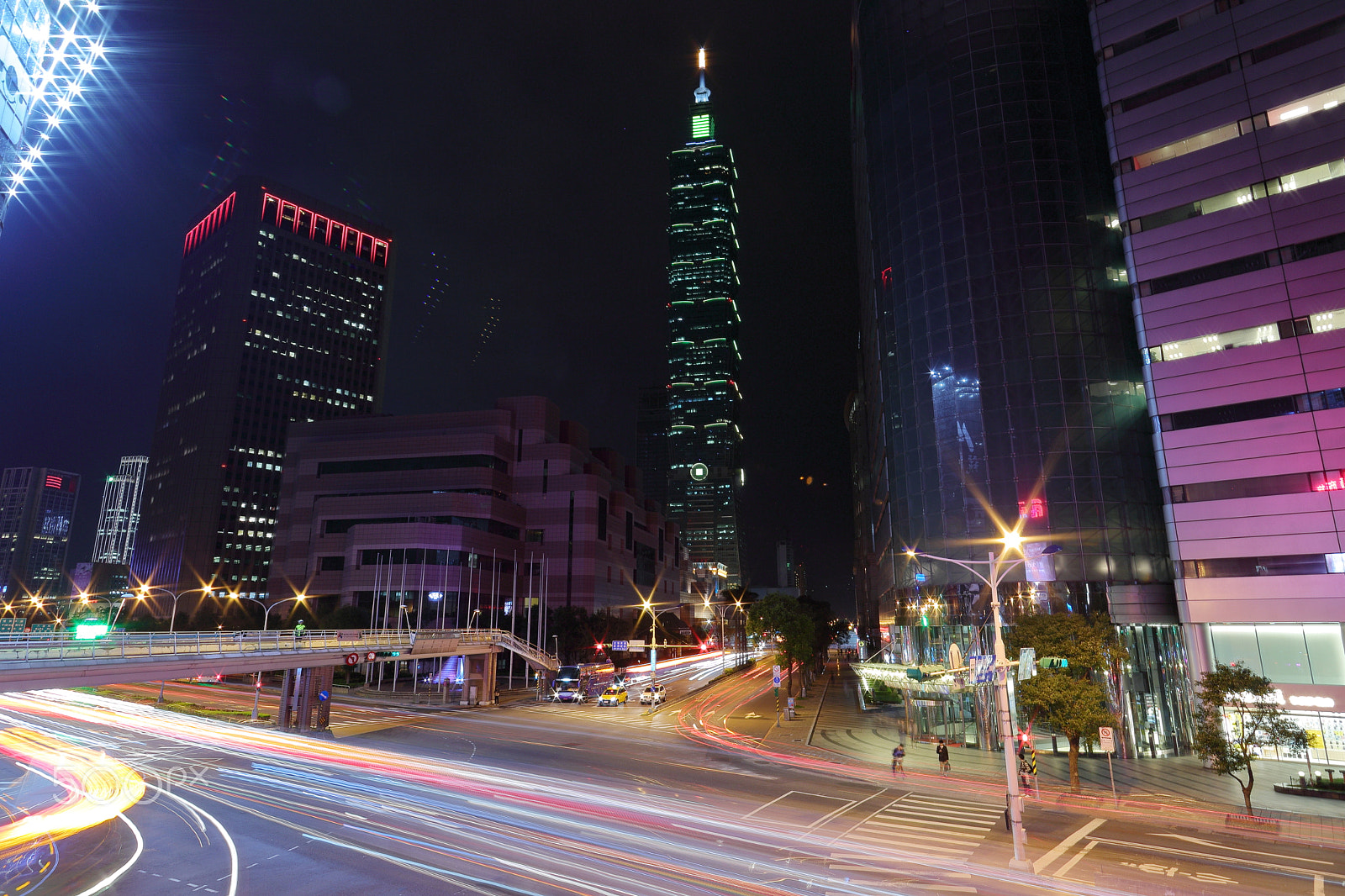 Canon EOS 6D + Canon EF 20mm F2.8 USM sample photo. Taipei 101 nightscape. photography