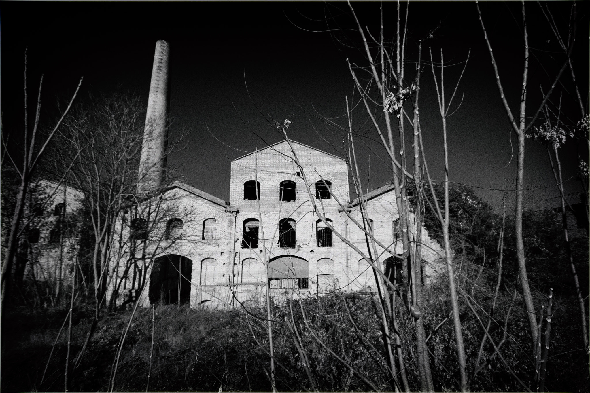 Canon EOS 70D + Sigma 10-20mm F4-5.6 EX DC HSM sample photo. Industrial rome photography