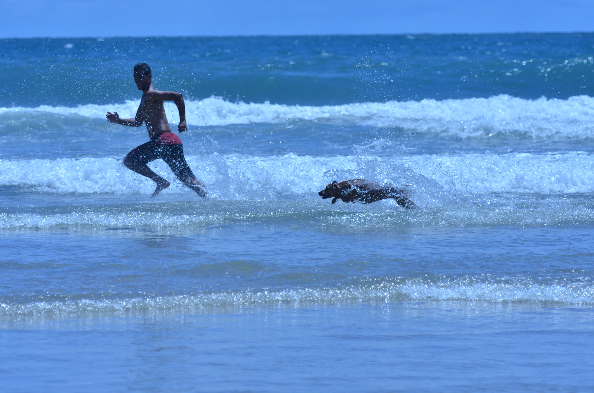 Nikon AF-S Nikkor 70-200mm F2.8G ED VR II sample photo. Catch me if you can... before a surf competition photography