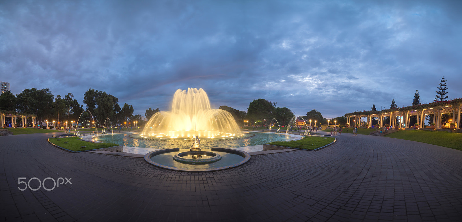 Samyang 14mm F2.8 ED AS IF UMC sample photo. Panorámica fuente mágica photography