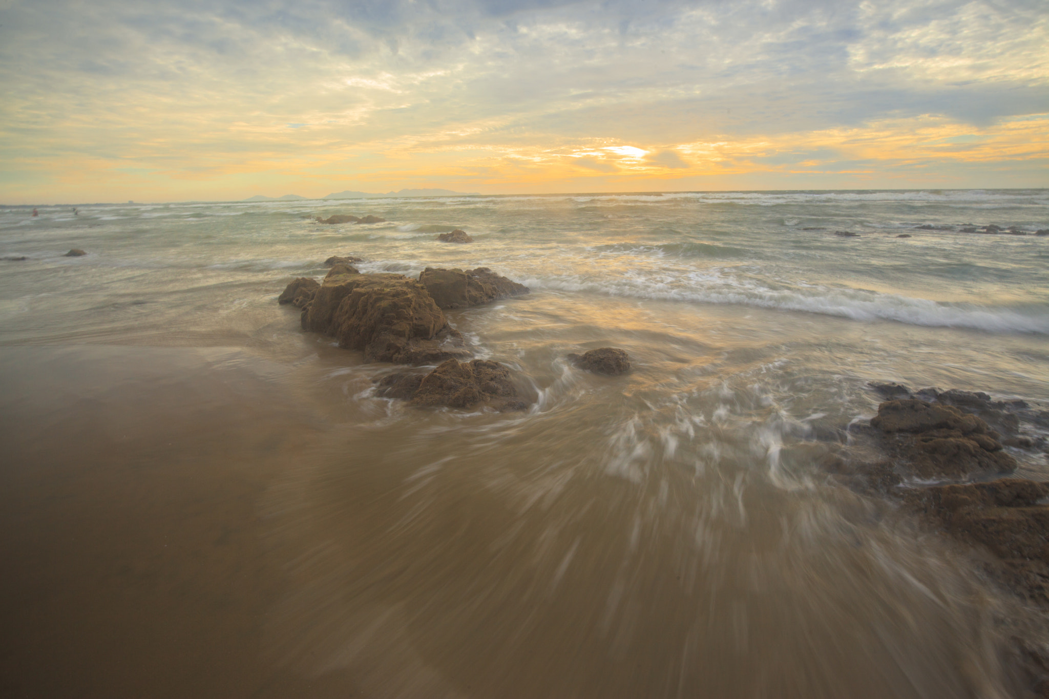 Canon EF 16-35mm F4L IS USM sample photo. Vung tau beach photography