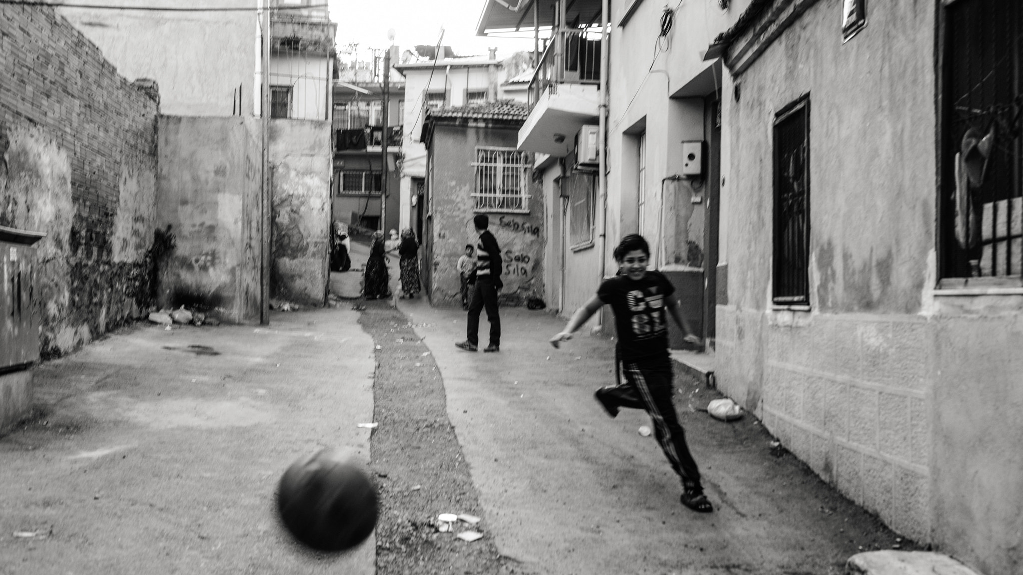 Fujifilm XF 23mm F1.4 R sample photo. Street football photography
