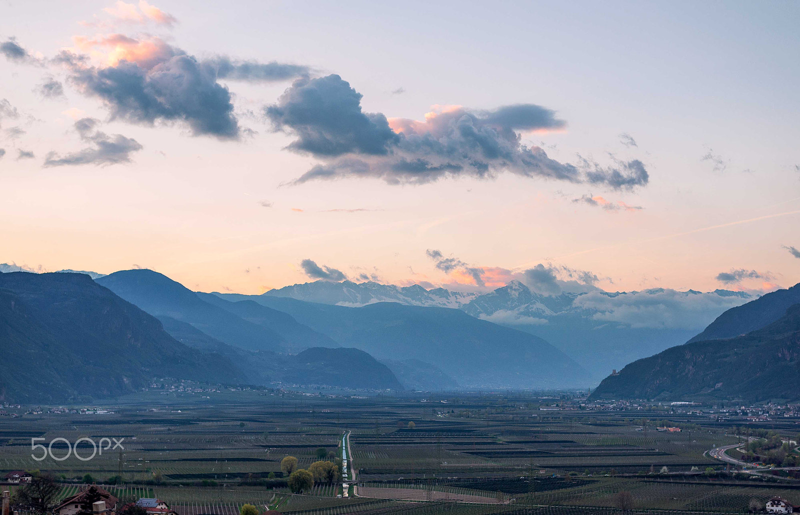 Nikon D610 + Nikon AF-S Nikkor 50mm F1.8G sample photo. Meran in the fog photography