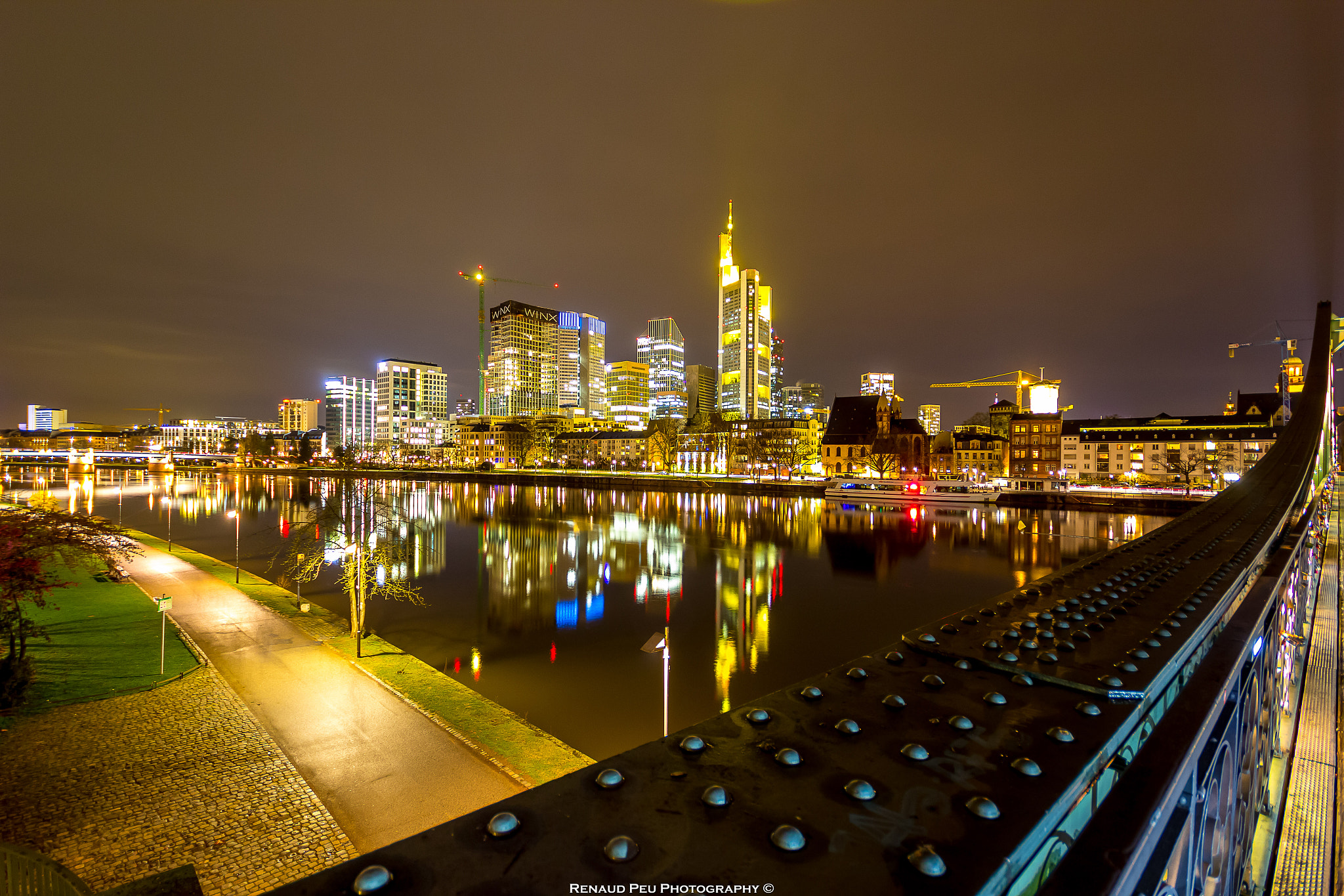 Canon EOS 60D + Sigma 10-20mm F4-5.6 EX DC HSM sample photo. Superbe frankfurt by night  photography