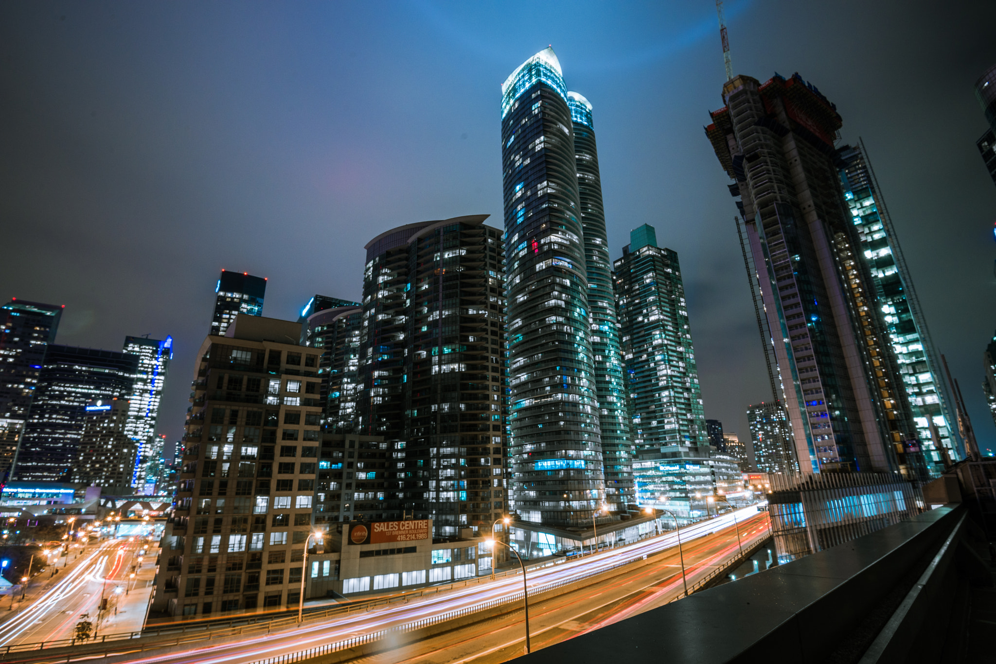 Nikon AF-S Nikkor 16-35mm F4G ED VR sample photo. Toronto cityscapes photography