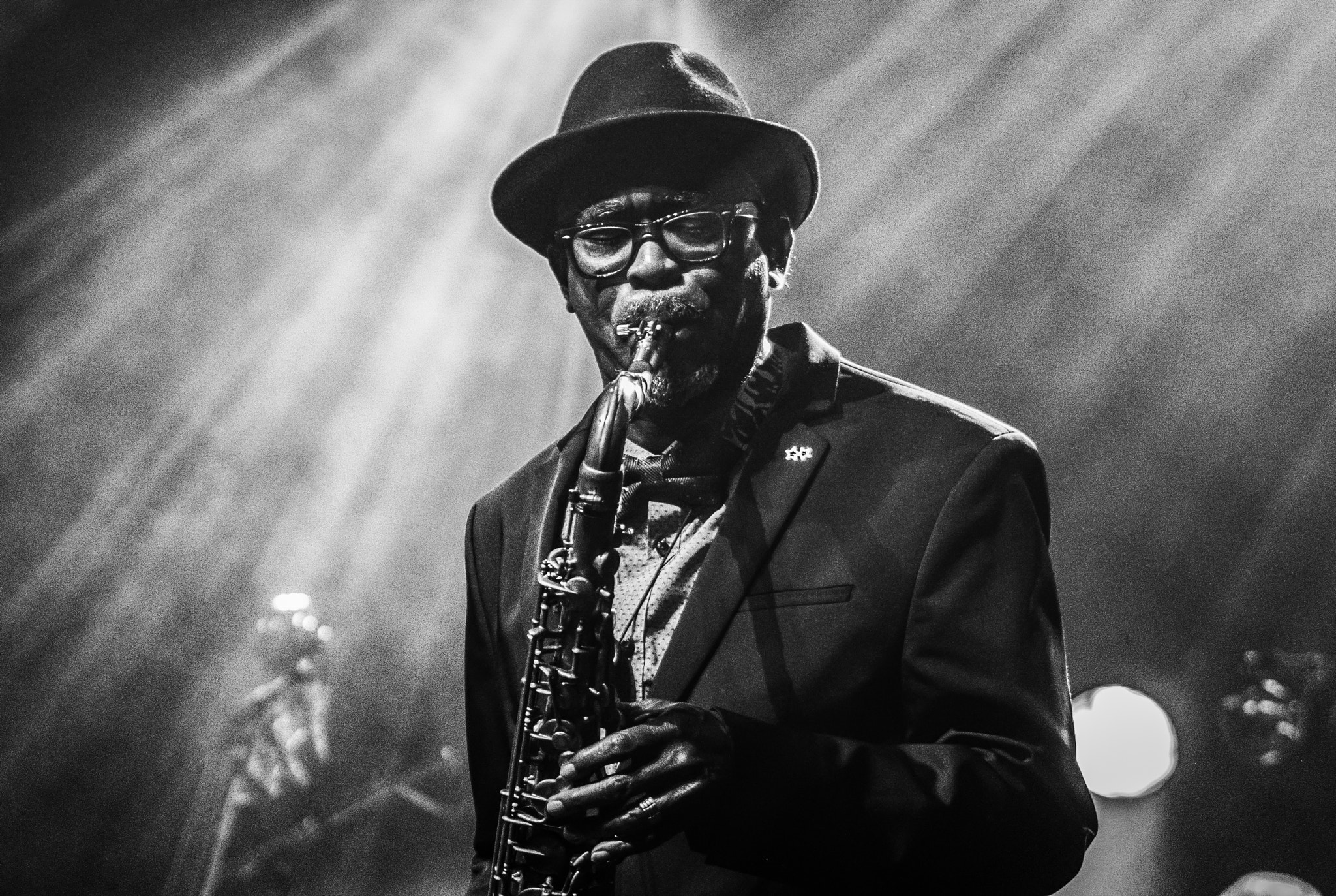 Olympus OM-D E-M10 II + Olympus M.Zuiko Digital 45mm F1.8 sample photo. Roberto fonseca with band photography