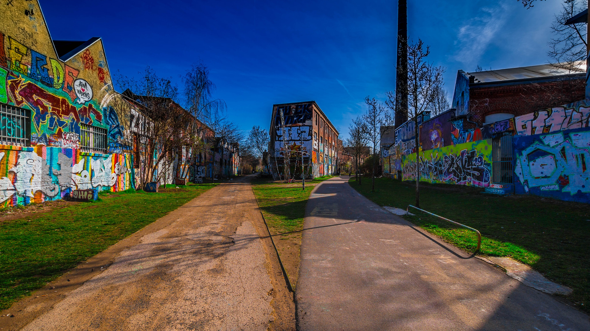 Sigma 10-20mm F3.5 EX DC HSM sample photo. Graffiti alley photography