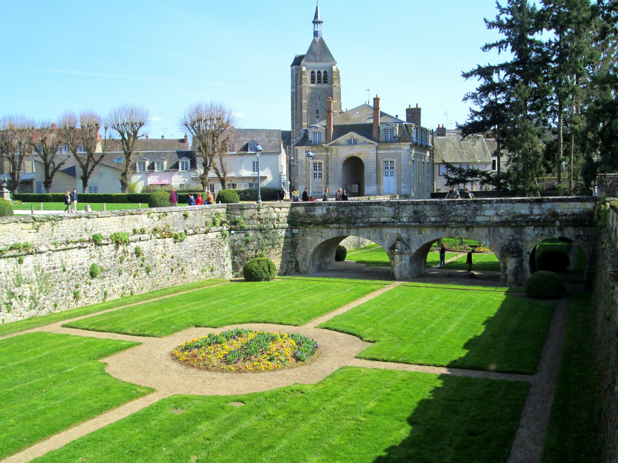 Canon PowerShot A1400 sample photo. Chateauneuf sur loire () photography