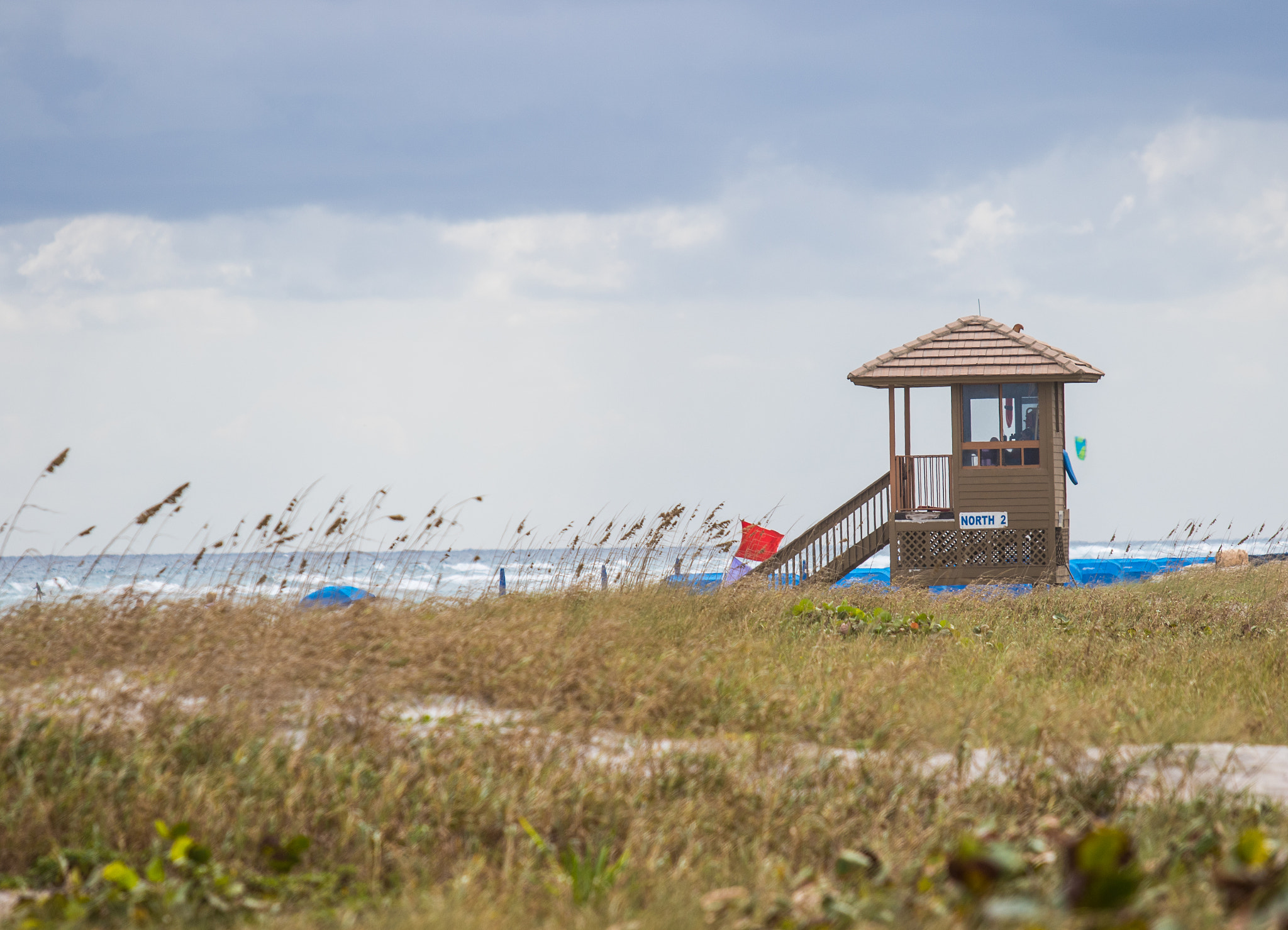Canon EF 70-200mm F2.8L USM sample photo. Lifeguard stand photography