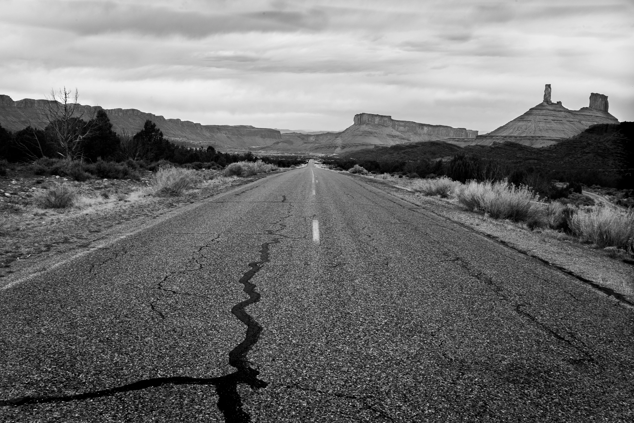 Sony Sonnar T* FE 35mm F2.8 ZA sample photo. Empty highway photography