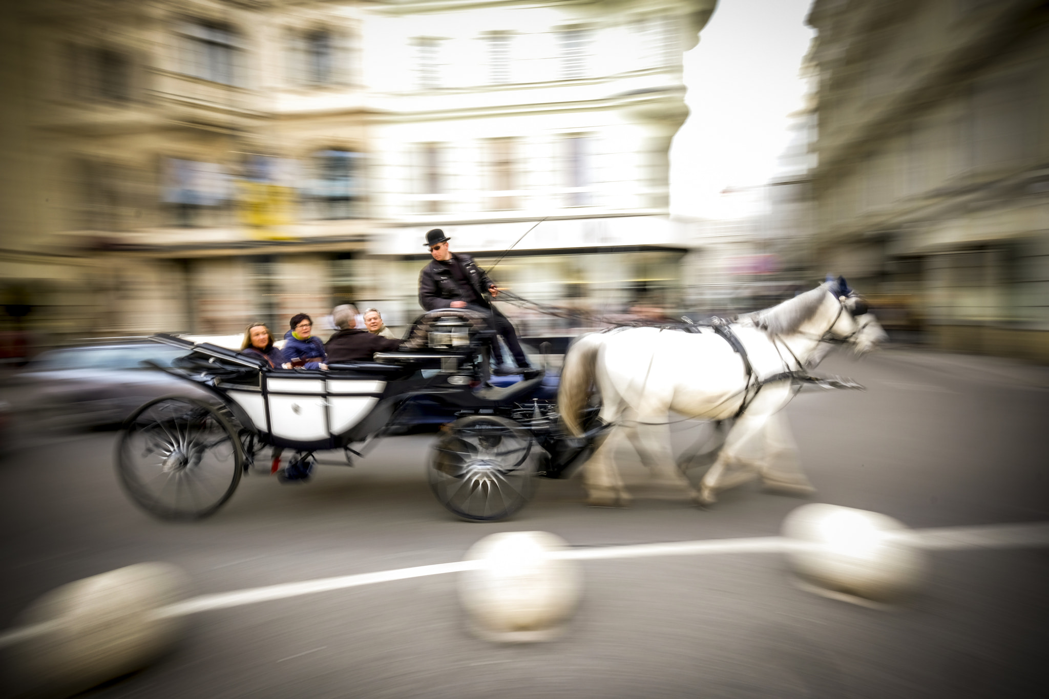 Fujifilm X-T2 + Fujifilm XF 10-24mm F4 R OIS sample photo. Vienna coach photography