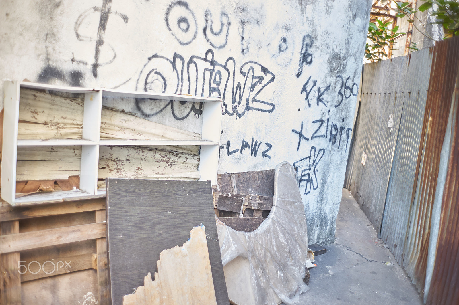 0mm F0 SAM sample photo. Backstreet photography