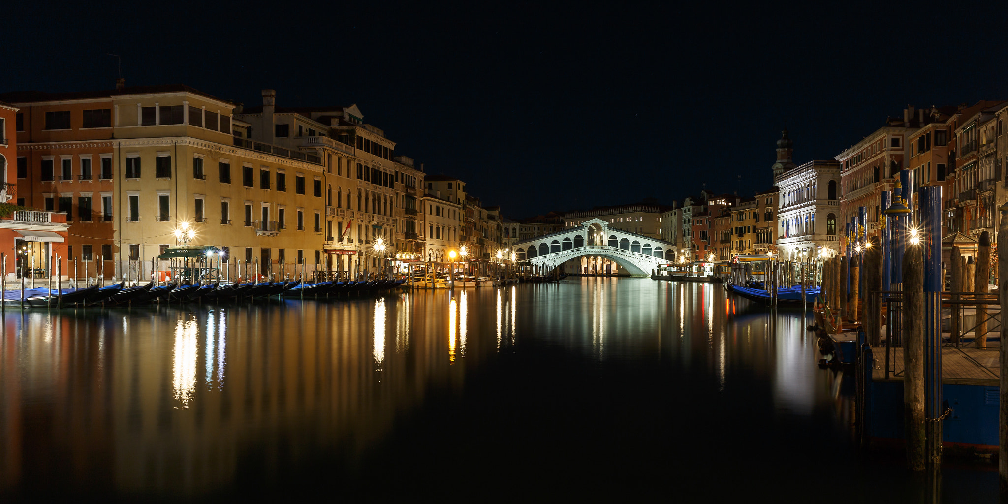 Canon EF 28mm F2.8 IS USM sample photo. Venedig bei nacht photography