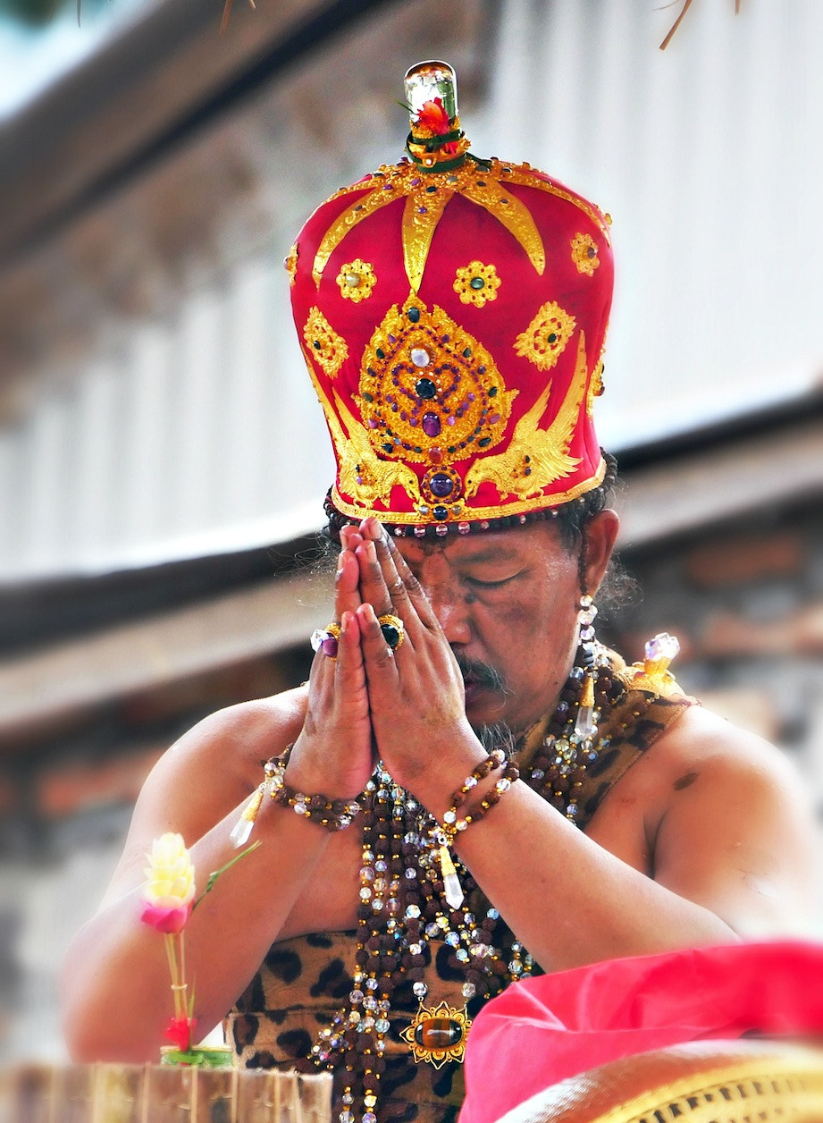 Panasonic Lumix DMC-GH4 + LEICA DG 100-400/F4.0-6.3 sample photo. Priest 1 photography