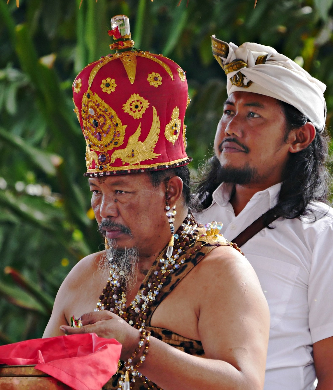 Panasonic Lumix DMC-GH4 + LEICA DG 100-400/F4.0-6.3 sample photo. Priest 4 photography