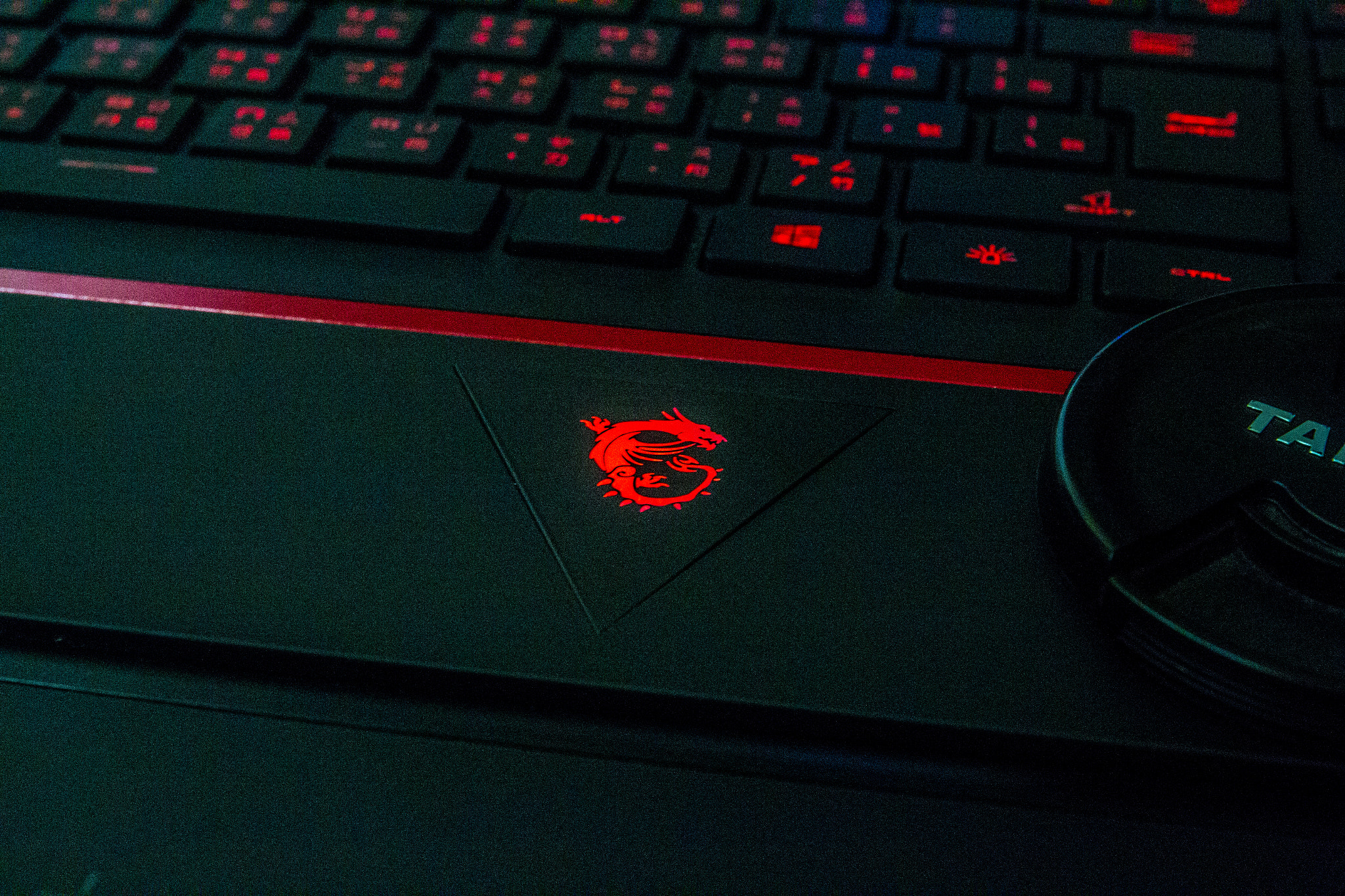 Canon EF-S 17-55mm F2.8 IS USM sample photo. Msi keyboard photography
