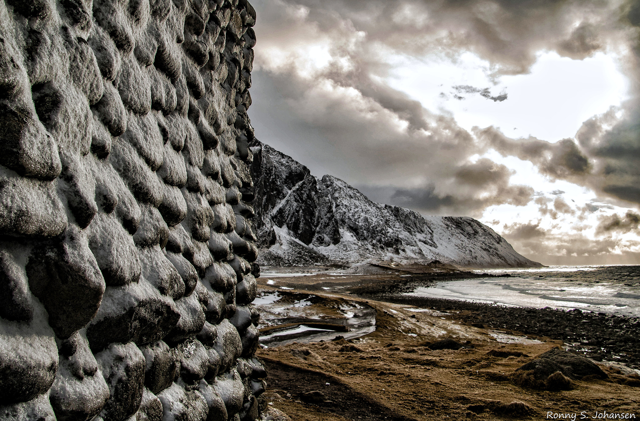 Canon EOS 750D (EOS Rebel T6i / EOS Kiss X8i) sample photo. Kvalhausten castle and seaside on eggum lofoten  photography