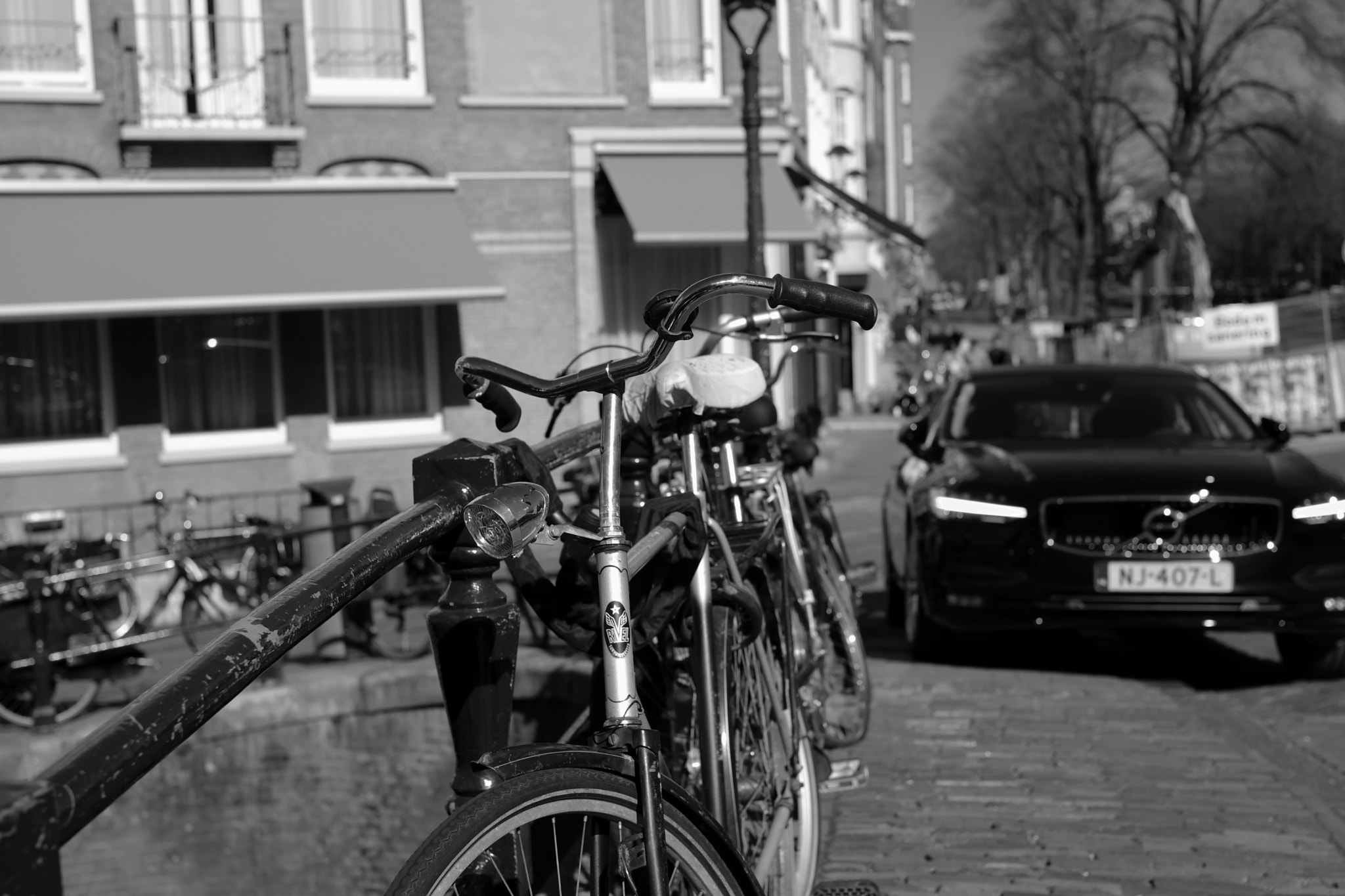 Fujifilm X-T2 + ZEISS Touit 32mm F1.8 sample photo. Bike at water in amsterdam 2017(3) photography