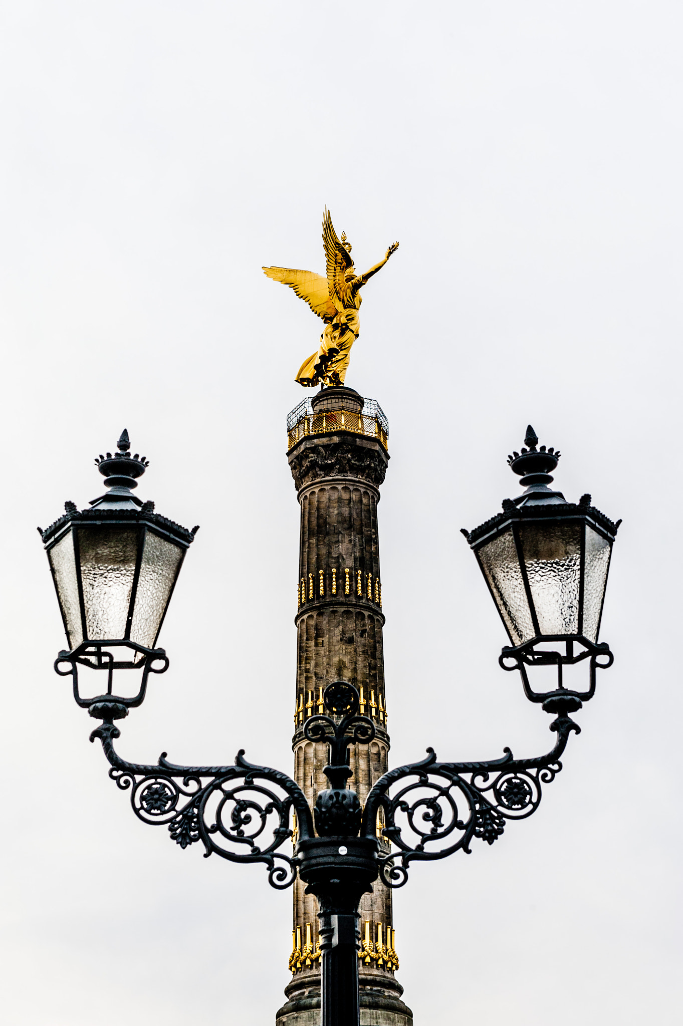 Nikon AF-S Nikkor 24-70mm F2.8G ED sample photo. Siegessäule & streetlamps photography