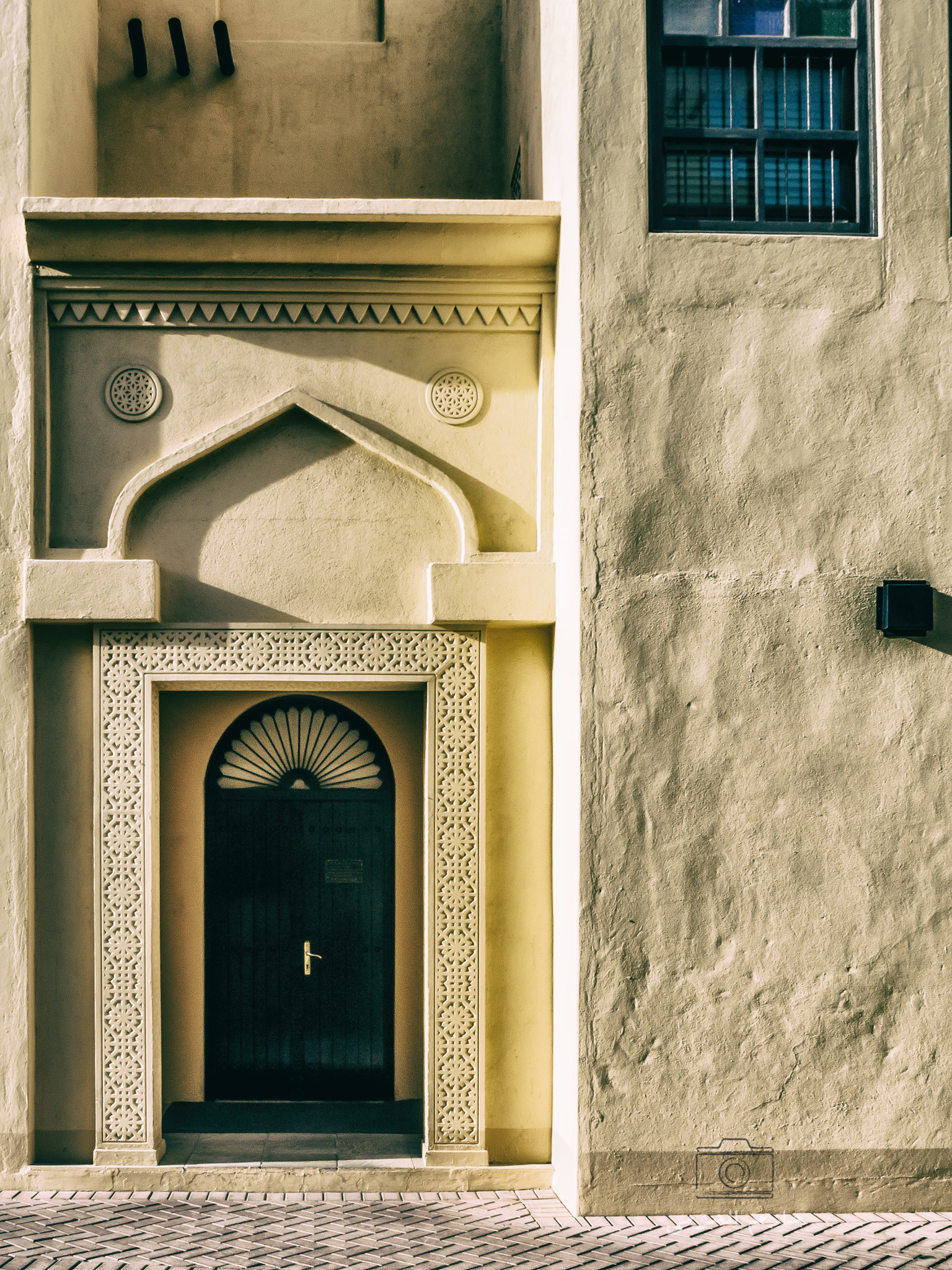 Olympus PEN-F sample photo. Arabian design door photography
