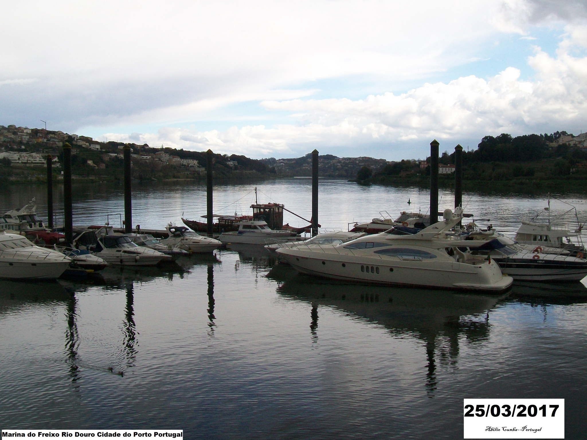 Kodak EasyShare C913 sample photo. Marina rio douro cidade do porto portugal photography