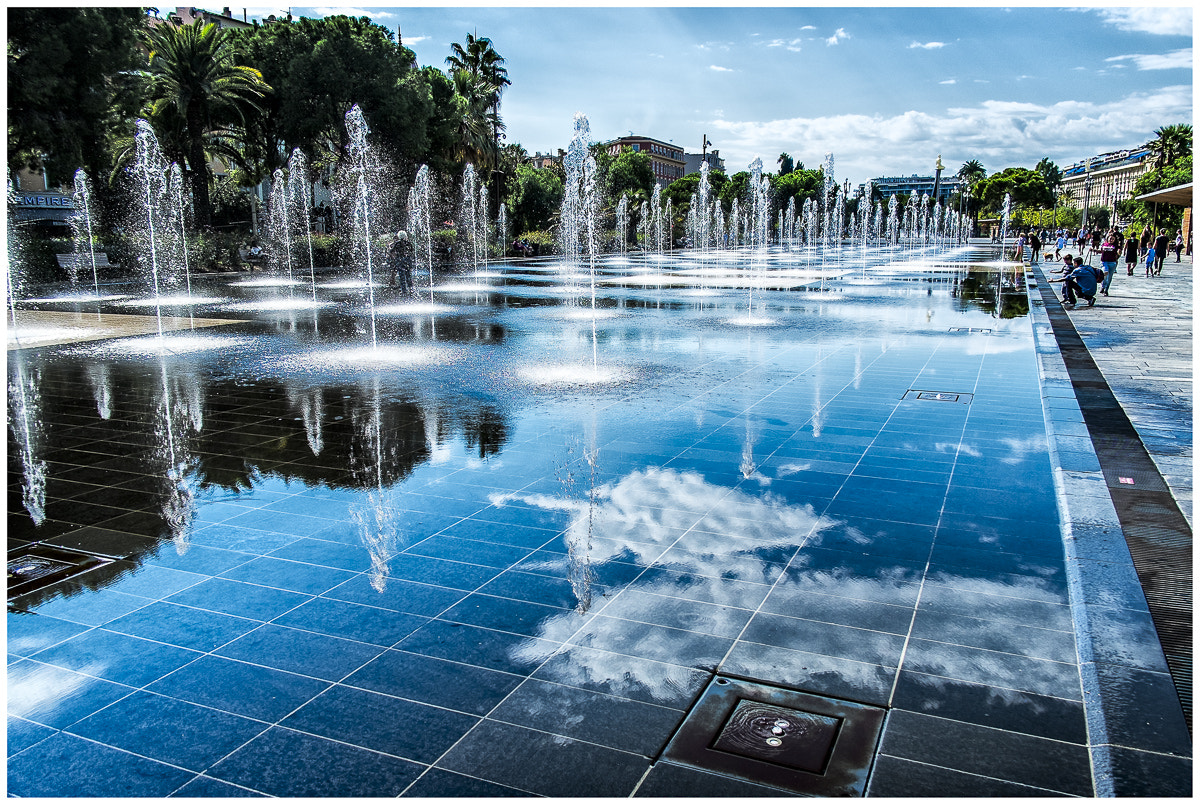 Fujifilm X-Pro1 + Fujifilm XF 18mm F2 R sample photo. Fountains in the centre of nice photography