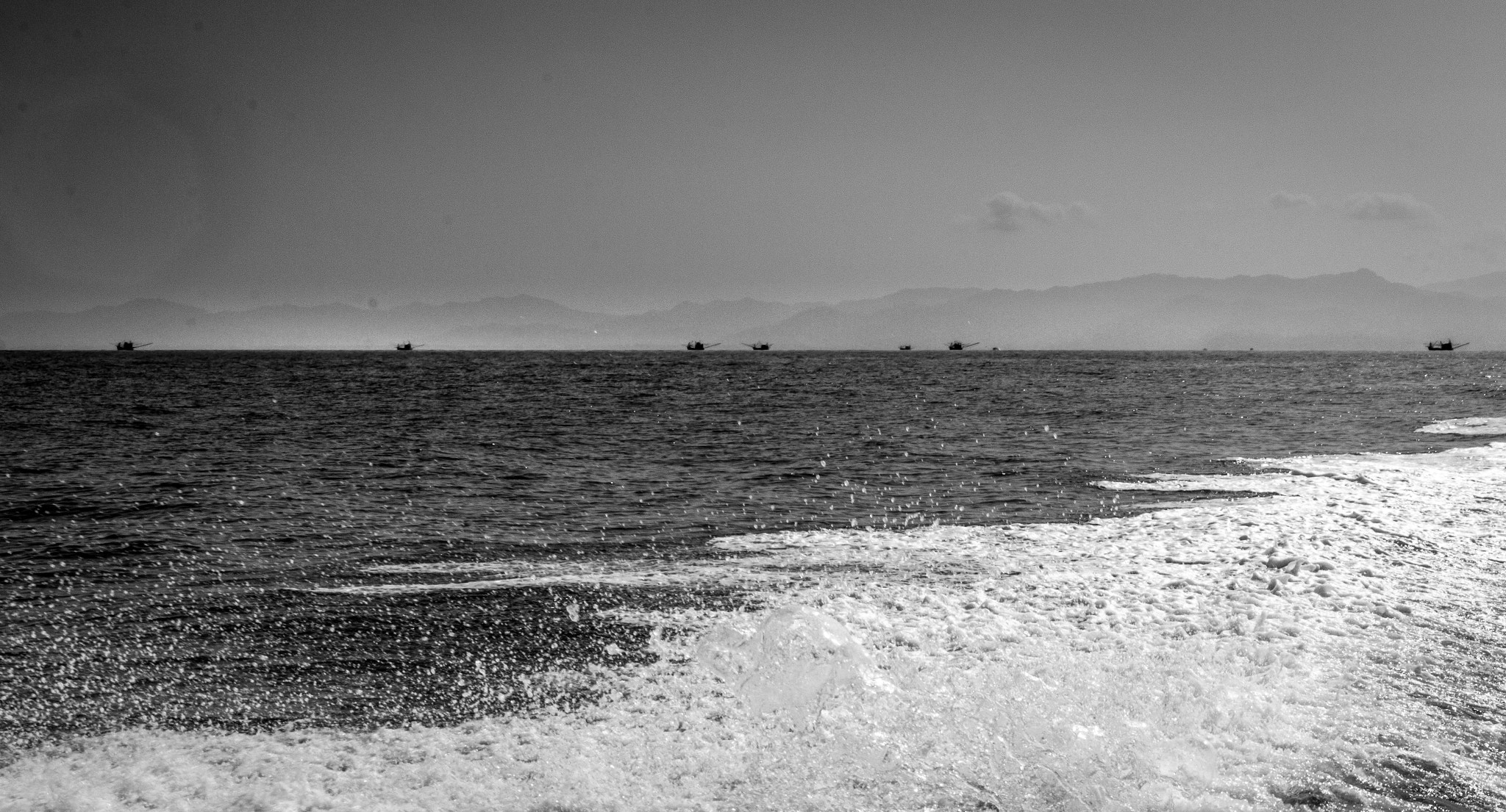 Canon EOS 70D + Canon EF 17-40mm F4L USM sample photo. Sea spray photography