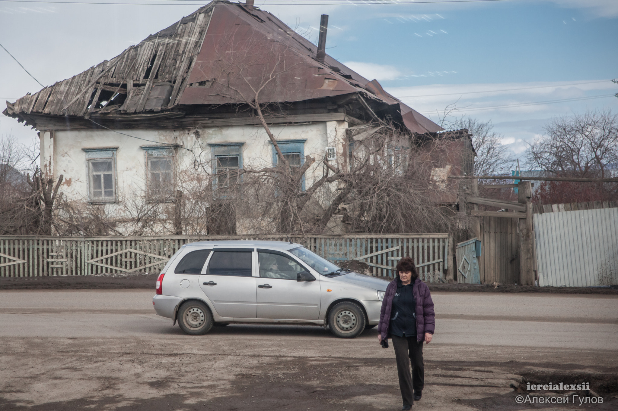 Canon EF 28-105mm f/3.5-4.5 USM sample photo. Через дорогу photography