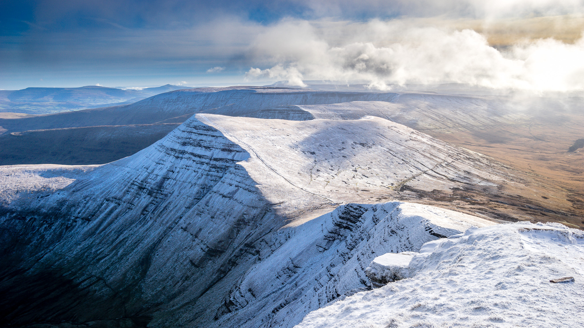 Minolta AF 17-35mm F2.8-4 (D) sample photo. Pen y fan looking towards cribyn photography