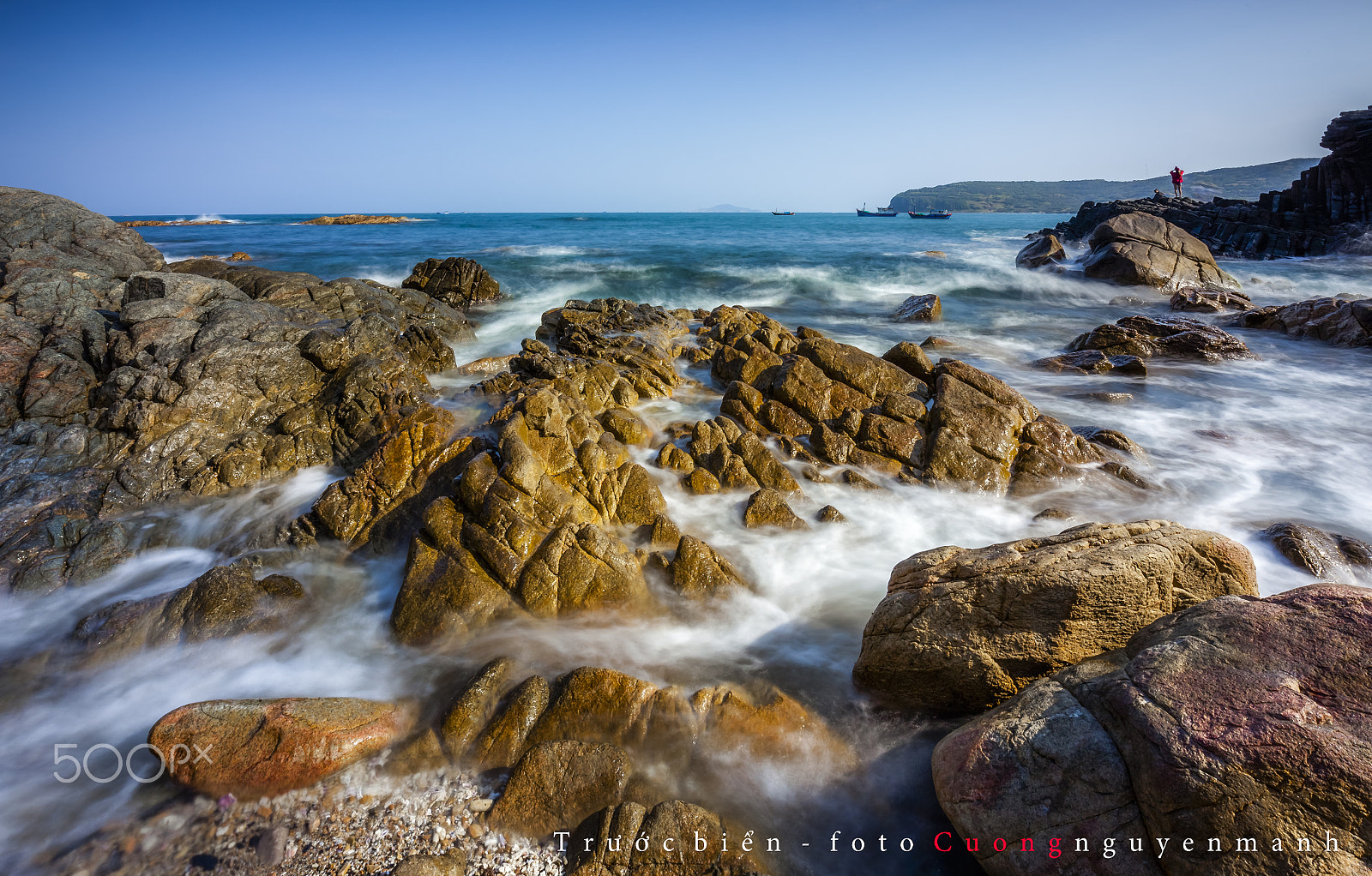 Canon EF 16-35mm F4L IS USM sample photo. Trước biển photography